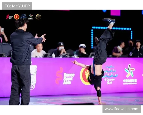 上海街舞队与成都街舞队赛后状态分析与复盘探讨 上海街舞队与成都街舞队赛后状态分析与复盘探讨