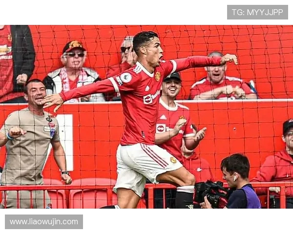 巴塞罗那与曼联激战完场双方表现精彩引发球迷热议