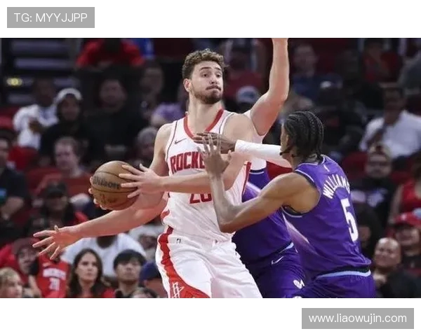 火箭队与鹈鹕队激战正酣10月27日精彩对决引发球迷热议 火箭队与鹈鹕队激战正酣10月27日精彩对决引发球迷热议