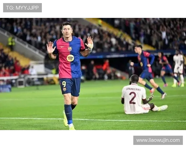 莱万回归对手阵营引发拜仁球迷愤怒指责其忘恩负义